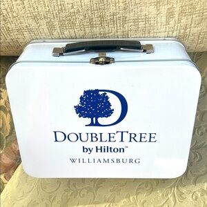DoubleTree by Hilton Williamsburg, Virginia, White Metal Lunchbox - Brand New!